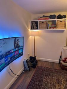 Cosy new build home 15 min walk to the city centre en-suite