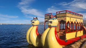 Atardecer Dorado en Uros & Titicaca Lodge Peru