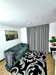 Metro Glow Apartment