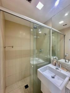 Modern Beach Apartment Fast Wi-Fi