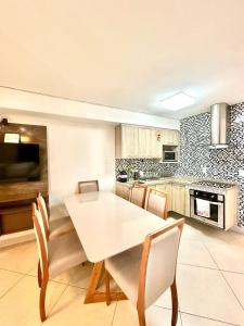 Modern Beach Apartment Fast Wi-Fi