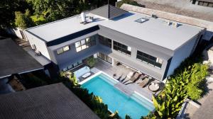 Chers Villa - 5BR Infinity Pool, 10 Min Seminyak