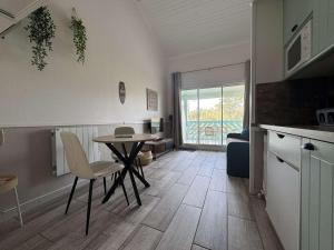 Appartement confortable avec terrasse - 4 pers. - FR-1-878-58