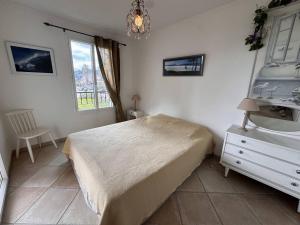 Appartement centre village, vue dégagée - FR-1-726-73