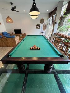 Villa Lelipi, 5 bed, 5 bathroom 5min walk to beach