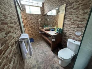 Villa Lelipi, 5 bed, 5 bathroom 5min walk to beach