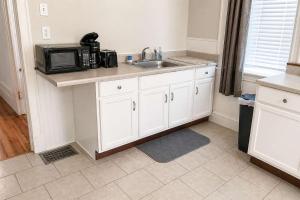 Pet Friendly 1BR St Louis Apartment w Laundry Yard