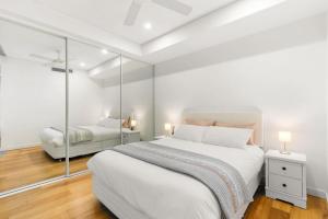 Central stylish 1 bedroom with balcony and air-con
