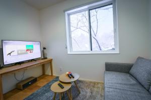 Chalet Hikaru - A Light-Filled Luxury Retreat 4BR