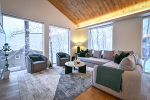 Chalet Hikaru - A Light-Filled Luxury Retreat 4BR