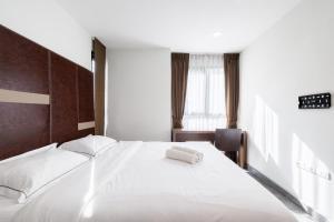 HUGE Luxury Condo Center of BKK! 5 mins BTS Asok!