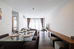 HUGE Luxury Condo Center of BKK! 5 mins BTS Asok!