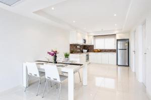 Kata Hills Condo with Terrace & Sea View O910