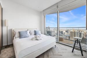 Canal View 1BR in Peninsula Three Business Bay