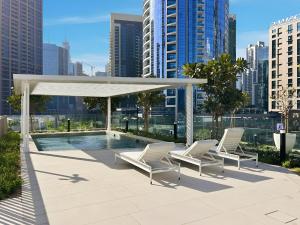Canal View 1BR in Peninsula Three Business Bay
