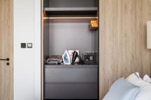 Canal View 1BR in Peninsula Three Business Bay