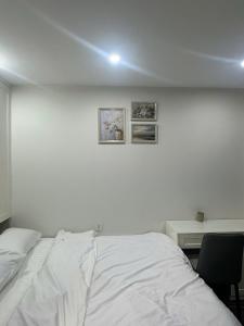 Hoang Hoa Tham Modern Apartment in Ba Dinh near West Lake and Old Quarter