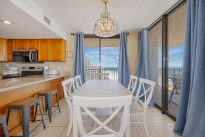 Phoenix V 817 condo