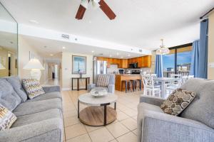Phoenix V 817 condo