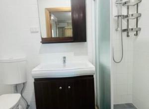 Less pay for master room