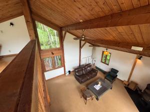 Cabin D 3min walk Lake Saiko remote work BBQ, 5min drive Kawaguchi Lake Mt Fuji view
