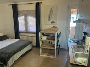 Cozy studio, Rosi 1, with free public parking and free WiFi