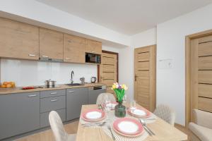 Chłapowo Cosy Apartment with a Balcony by Noclegi Renters