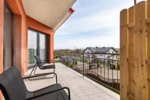 Chłapowo Cosy Apartment with a Balcony by Noclegi Renters