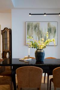 Stunning 4BR - Grand Elegant Retreat in Historic Center