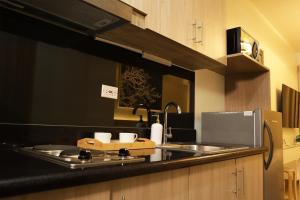 Stay near Mall of Asia, MOA Arena, SMX PICC & NAIA - Adie Suite