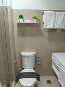 Stay near Mall of Asia, MOA Arena, SMX PICC & NAIA - Adie Suite