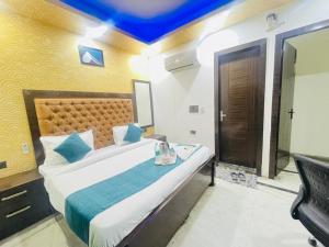 Hotel Royal in - Laxmi Nagar Metro