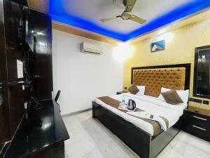 Hotel Royal in - Laxmi Nagar Metro