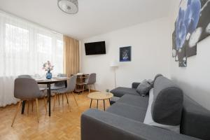 Comfy & Spacious Apartment Warsaw by Noclegi Renters