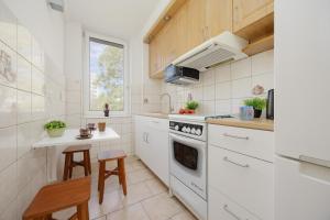 Comfy & Spacious Apartment Warsaw by Noclegi Renters