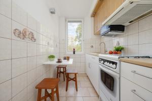 Comfy & Spacious Apartment Warsaw by Noclegi Renters