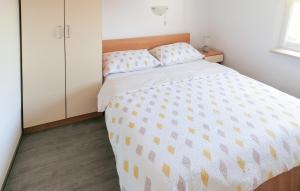 Lovely Apartment In Sveti Filip I Jakov