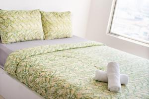 2br-Vibrant Home-Sunrise North-D7-Hanas Apart