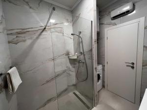 Guest House Kono - Two-Bedroom Apartment with Balcony and Sea View - Marka Gjaje Street
