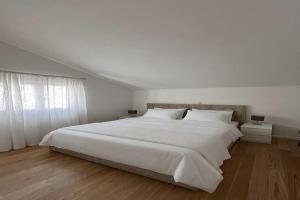 Guest House Kono - Two-Bedroom Apartment with Balcony and Sea View - Marka Gjaje Street