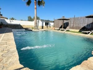 Chalet con piscina privada Lugar tranquilo con Palmeras