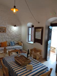Io-Aurora SeaSide Villa