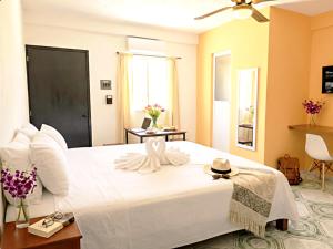 Boutique Romantic & Family Suites, Sleeps 2-8, 5 Min Walk to Beach & 5th, ADO & Cozumel