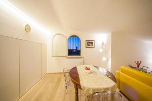 GuestHost - Exclusive Duomo View Apartment