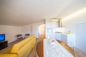 GuestHost - Exclusive Duomo View Apartment