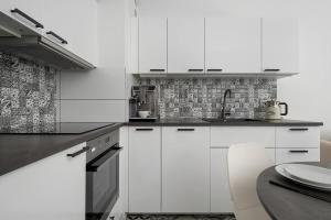 Air Conditioned Apartment in Wrocław Center By the River with Parking by Noclegi Renters