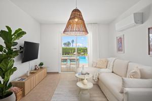 Olivia Del Mar Villa by Nomads - Steps to Beach