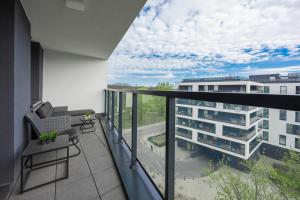 Trendy Apartment with AC and Parking in Warsaw by Noclegi Renters