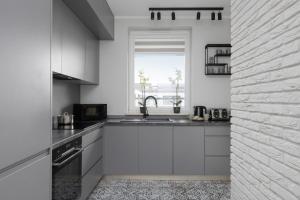 Trendy Apartment with AC and Parking in Warsaw by Noclegi Renters