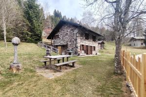 Baita a Pieve Tesino Near Mountain And Lake
